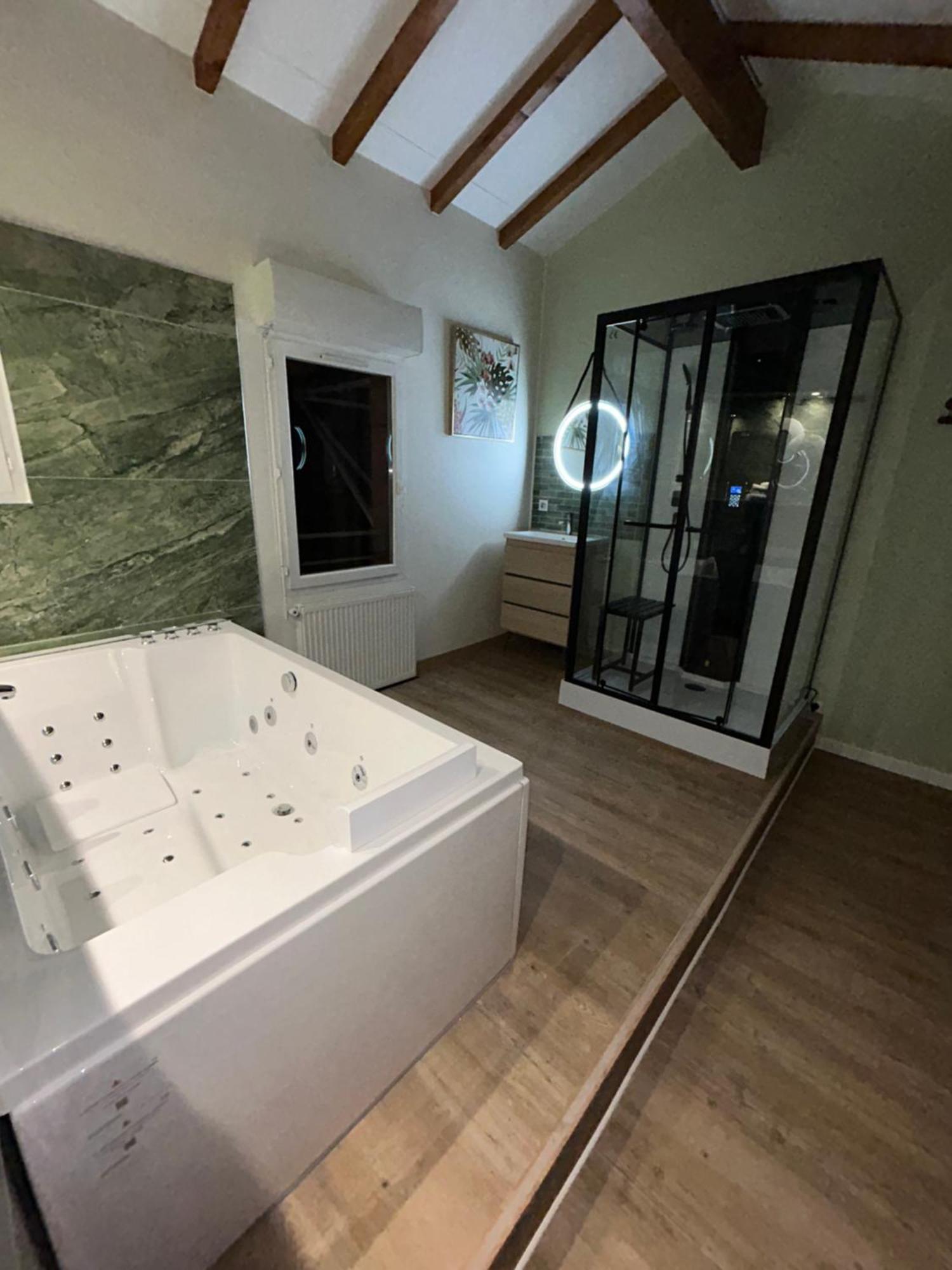 Appart Hotel Le 8 La Suite & Spa - Parking Gratuit - Mâcon Esterno foto